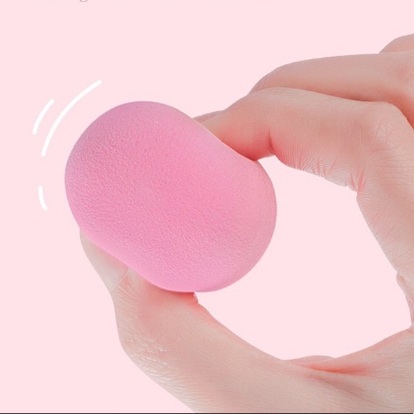 BOGOF | Makeup Sponges with Travel Cases - Picture 2 of 5